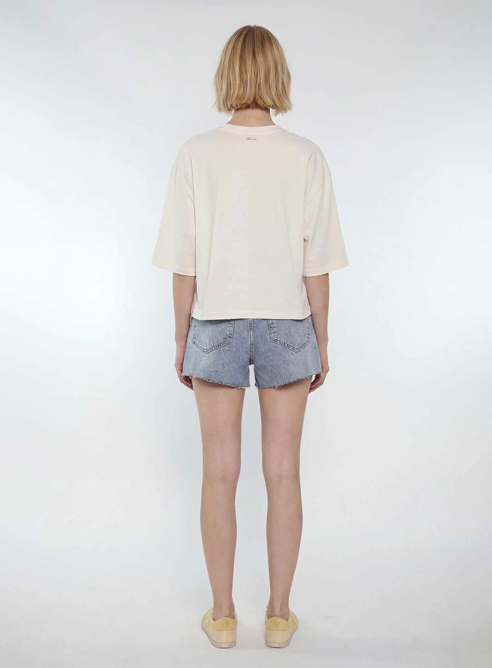 Camiseta Feminina Box Over Estampada Off Shell 4