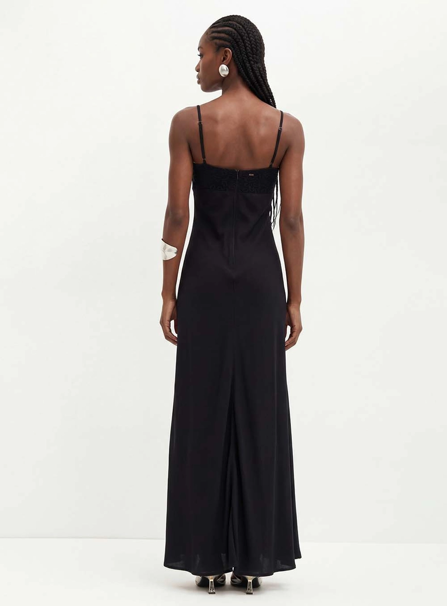Vestido Longo Com Detalhe Em Laise - Evasê Preto 2