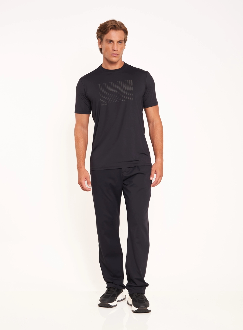 Calça Masculina Com Bolsos E Botão Preto