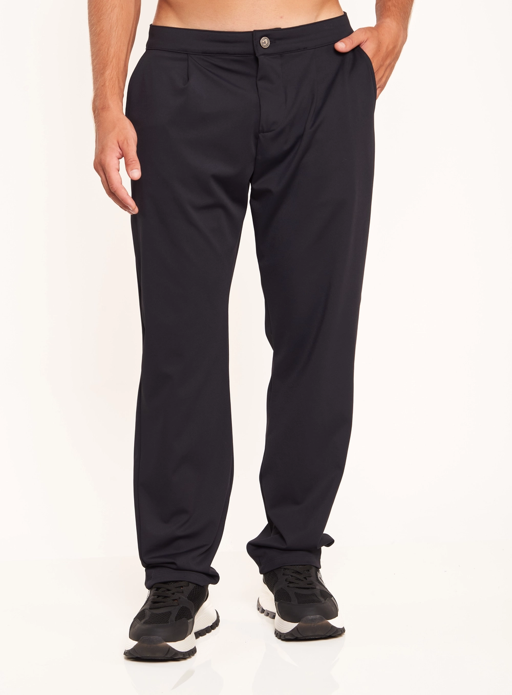 Calça Masculina Com Bolsos E Botão Preto