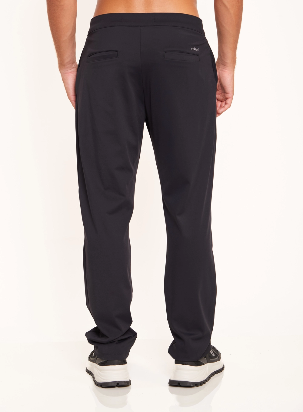 Calça Masculina Com Bolsos E Botão Preto