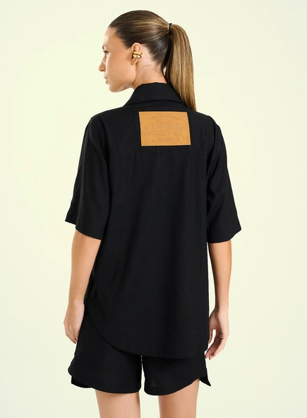 Camisa Feminina Manga Curta Com Bolsos