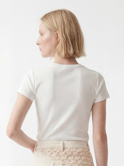 Camiseta Feminina Slim Com Bordado