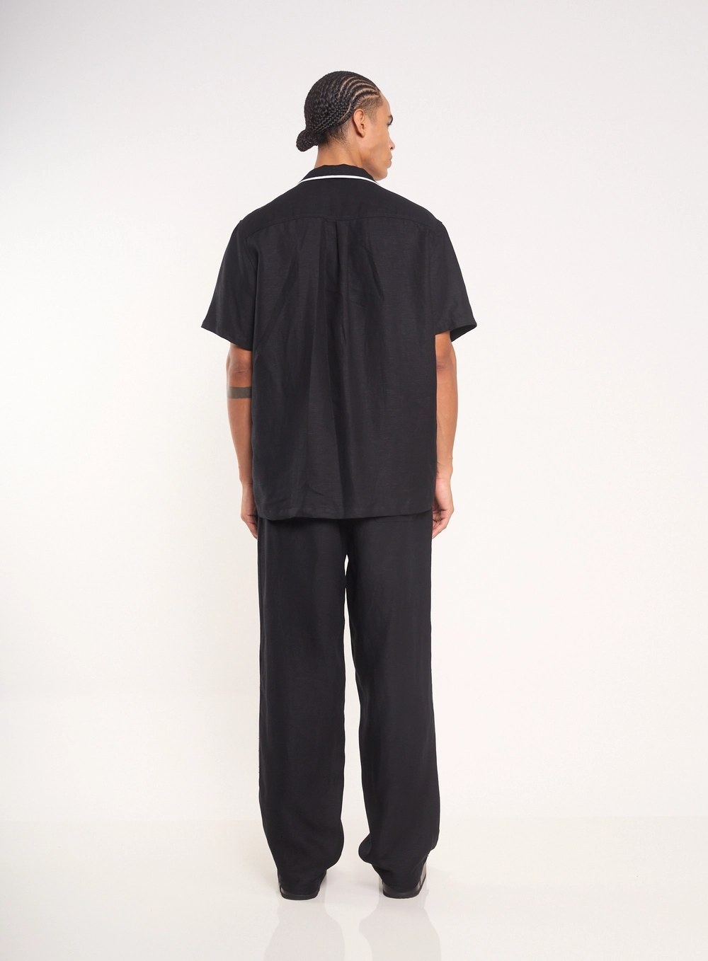 Calça Masculina Com Cadarço E Detalhe Lateral Preto