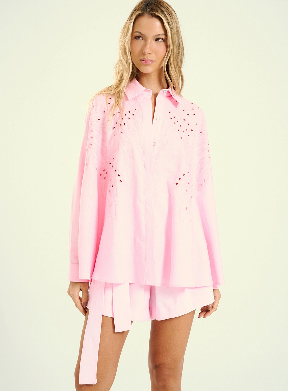 Camisa Feminina Linho Bordada Oversized Rosa 1