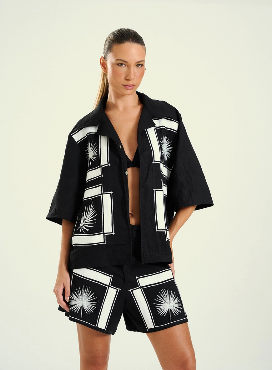 Camisa Feminina Manga Curta Estampada Preto 1
