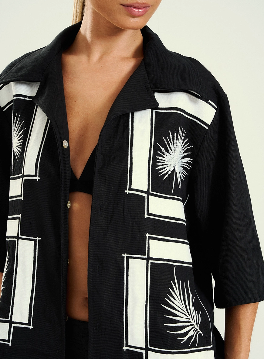 Camisa Feminina Manga Curta Estampada Preto 3
