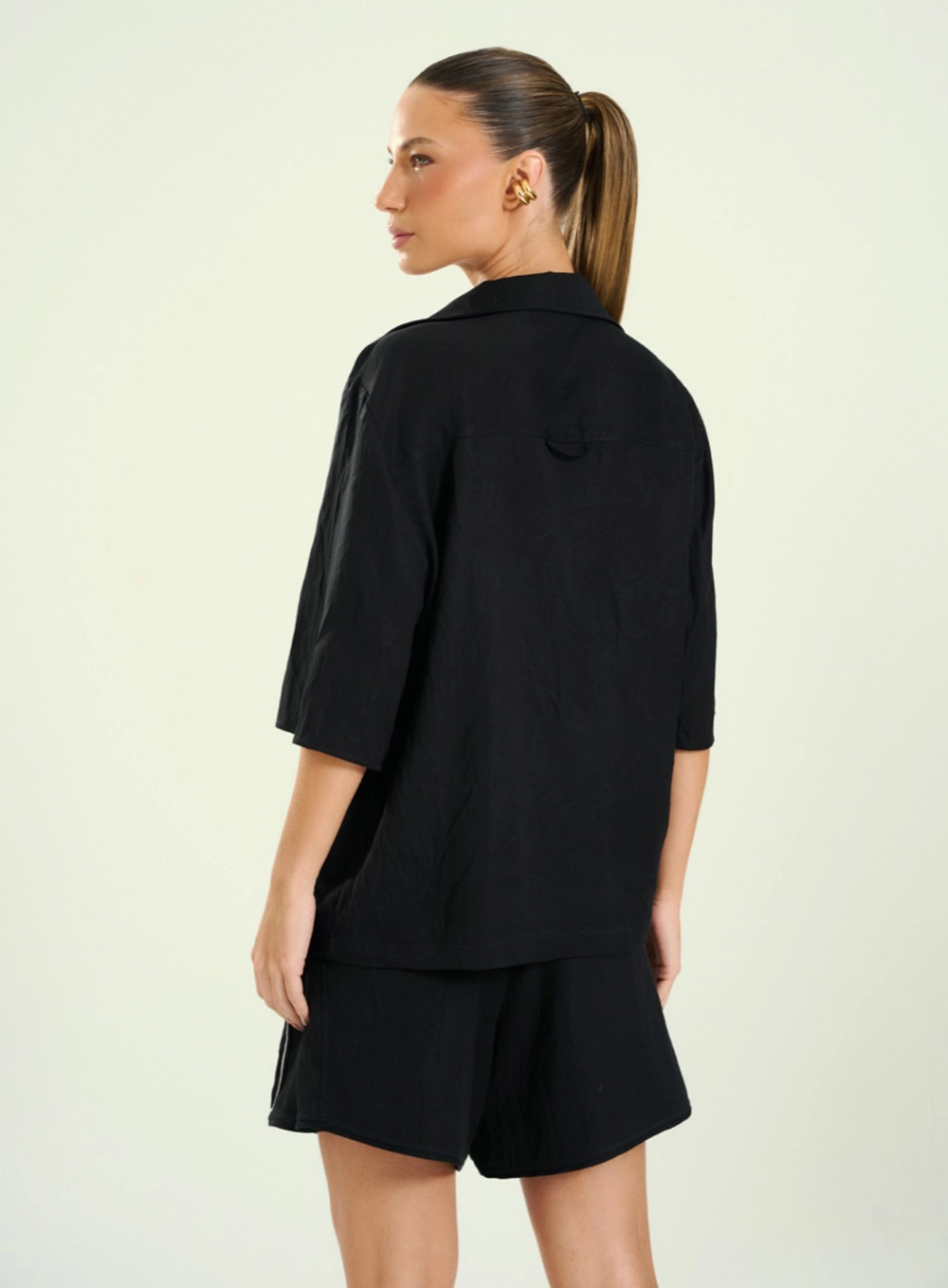 Camisa Feminina Manga Curta Estampada Preto 2