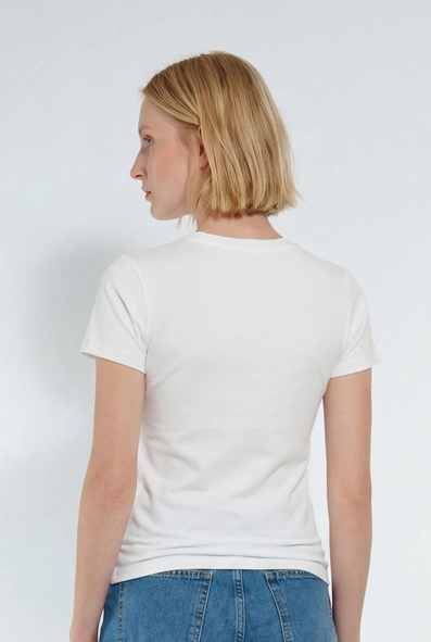 Camiseta Feminina Baby Look Com Aplicação