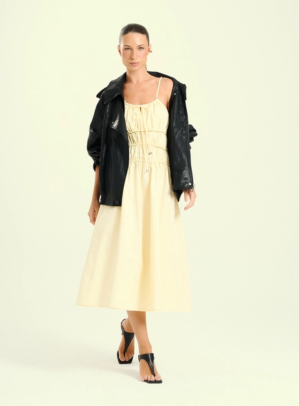 Jaqueta Feminina Oversized Com Gola Lapela