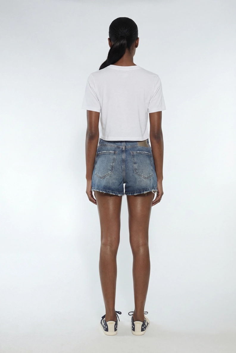 Camiseta Feminina Regular Com Aplicação Puro Suco Branco 4