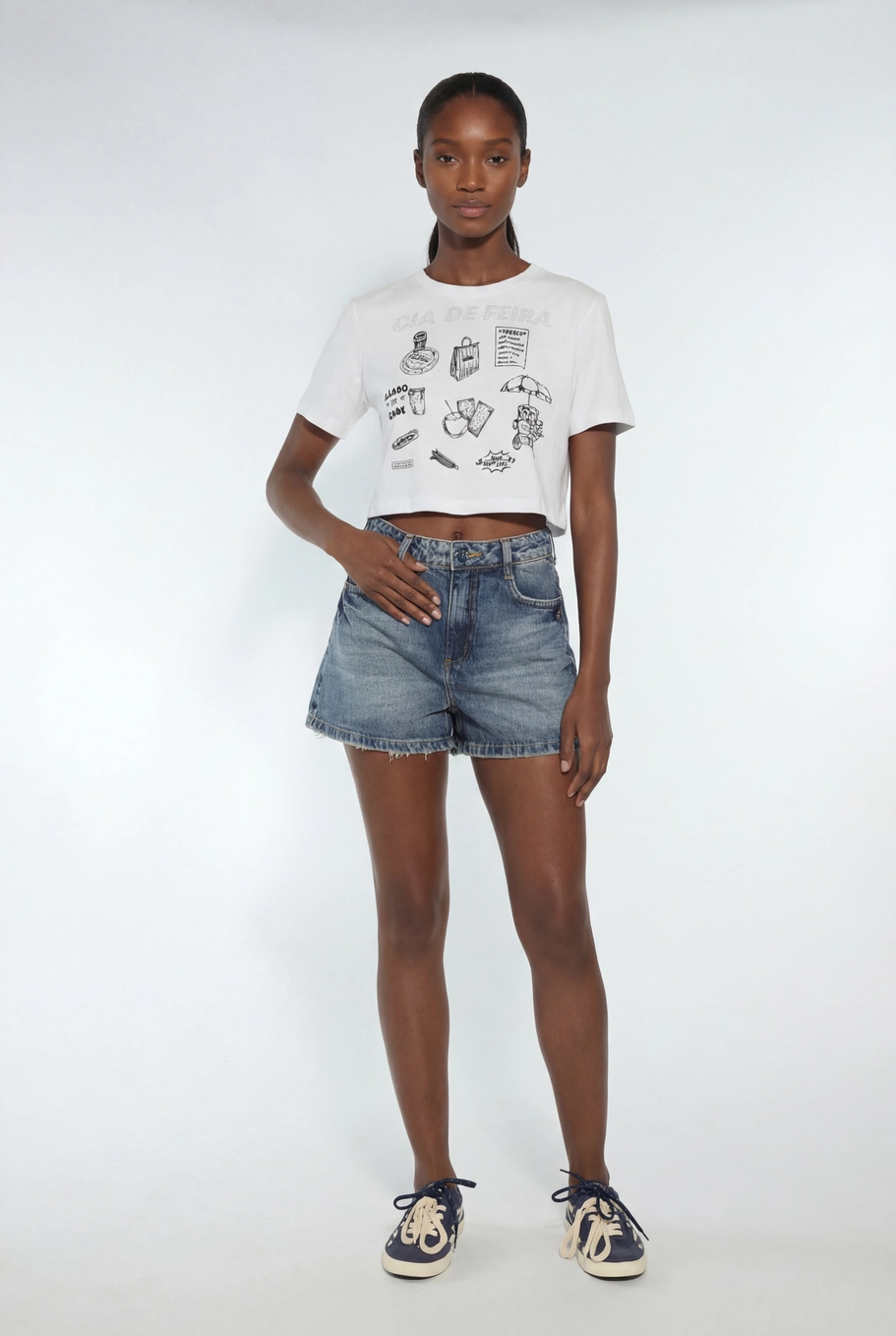 Camiseta Feminina Regular Com Aplicação Puro Suco Branco 3