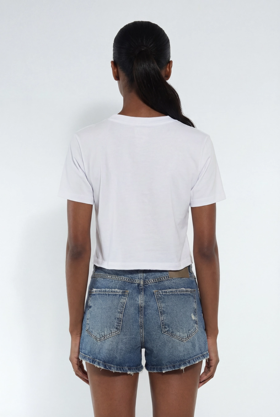 Camiseta Feminina Regular Com Aplicação Puro Suco Branco 2