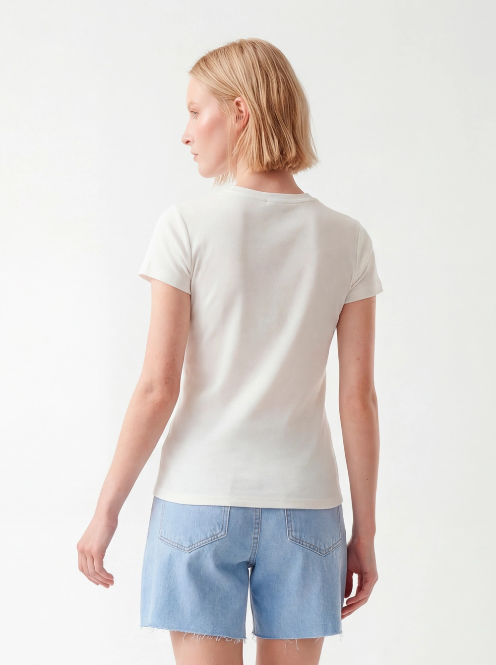 Camiseta Feminina Regular Estampada Off Shell 4