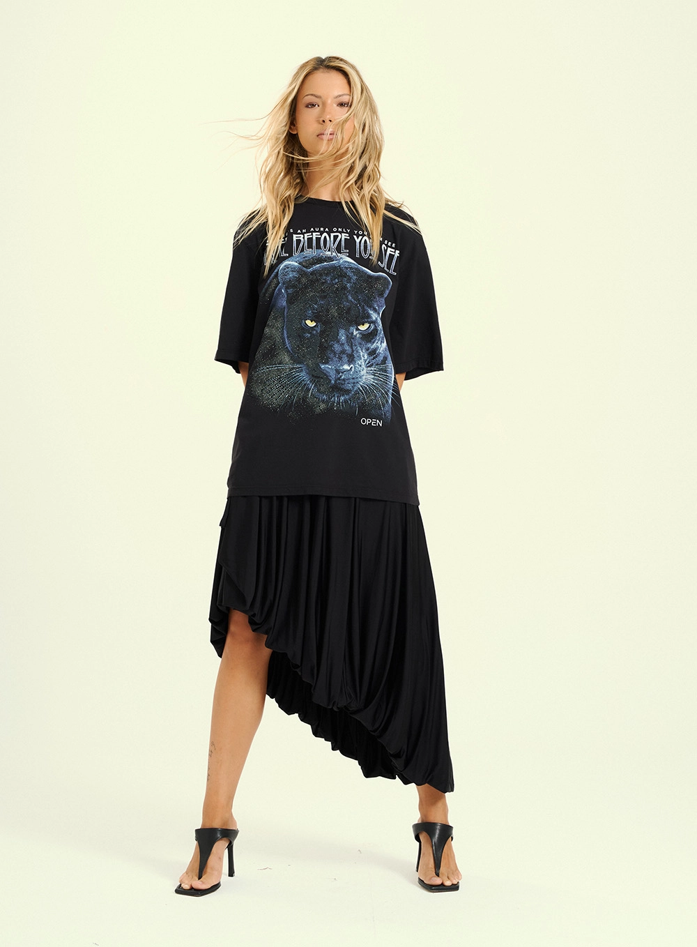 Camiseta Feminina Oversized Estampada Preto 4