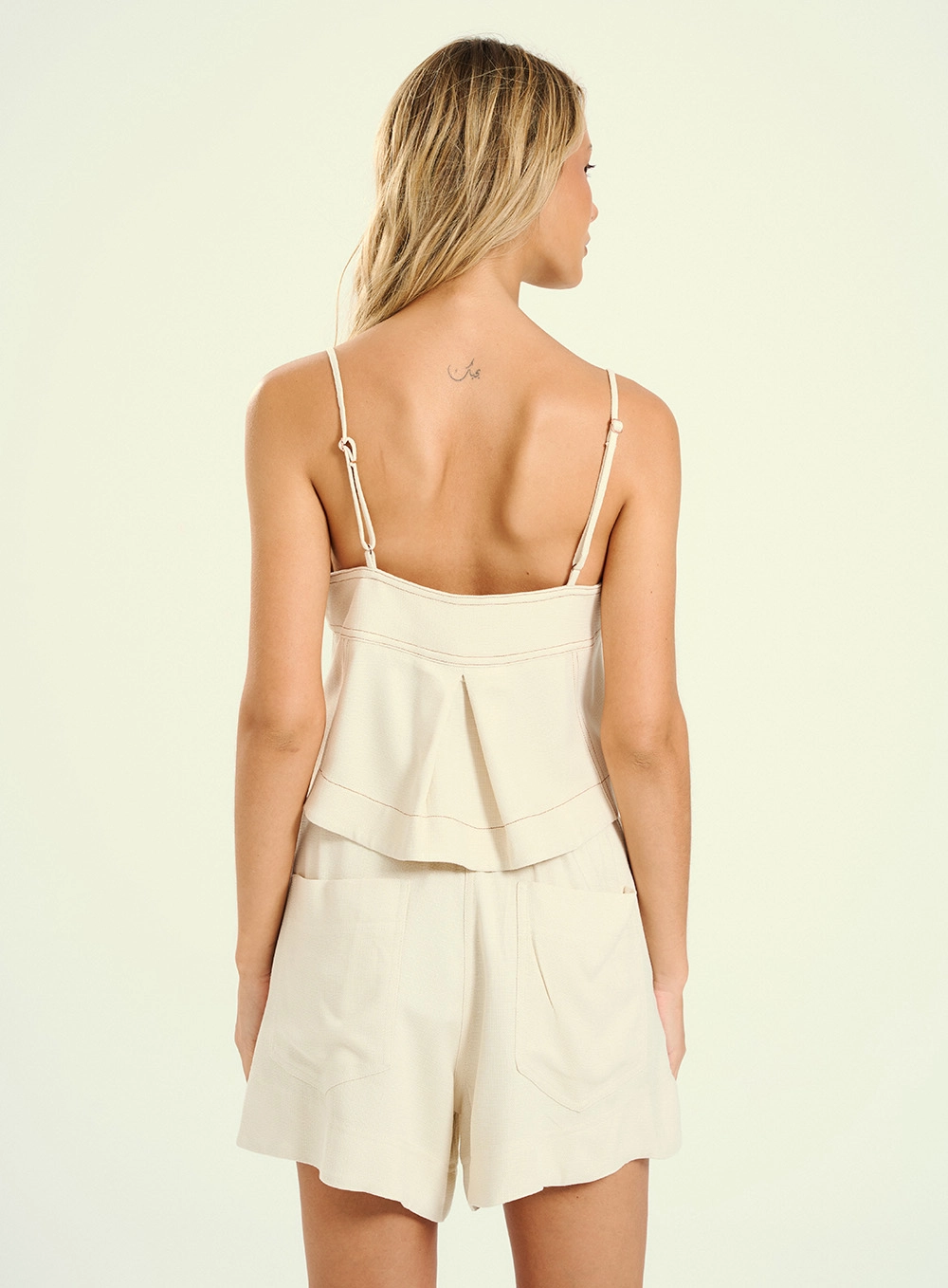 Blusa Feminina Com Alça Fina E Botões Bege 2