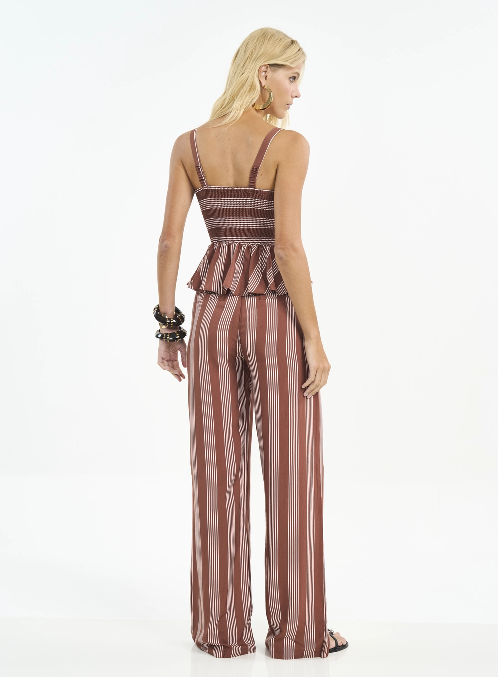 Calça Pantalona Listrada Com Bolsos Estampados