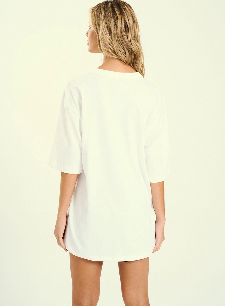 Camiseta Feminina Oversized Com Detalhe Em Renda Off Shell 2