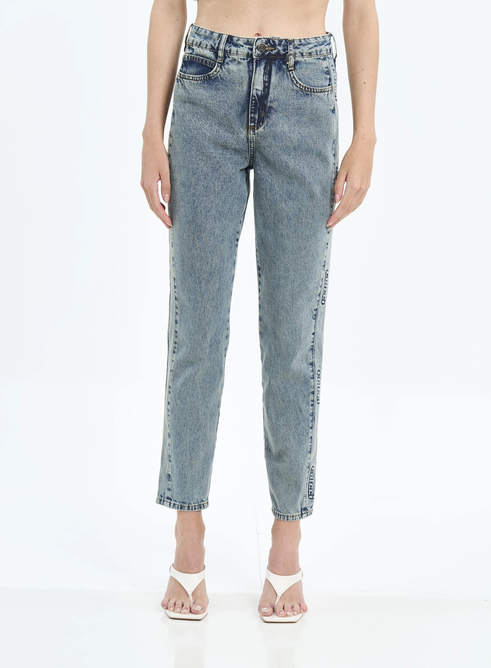 Calça Feminina Jeans Com Escrita E Bolsos Índigo