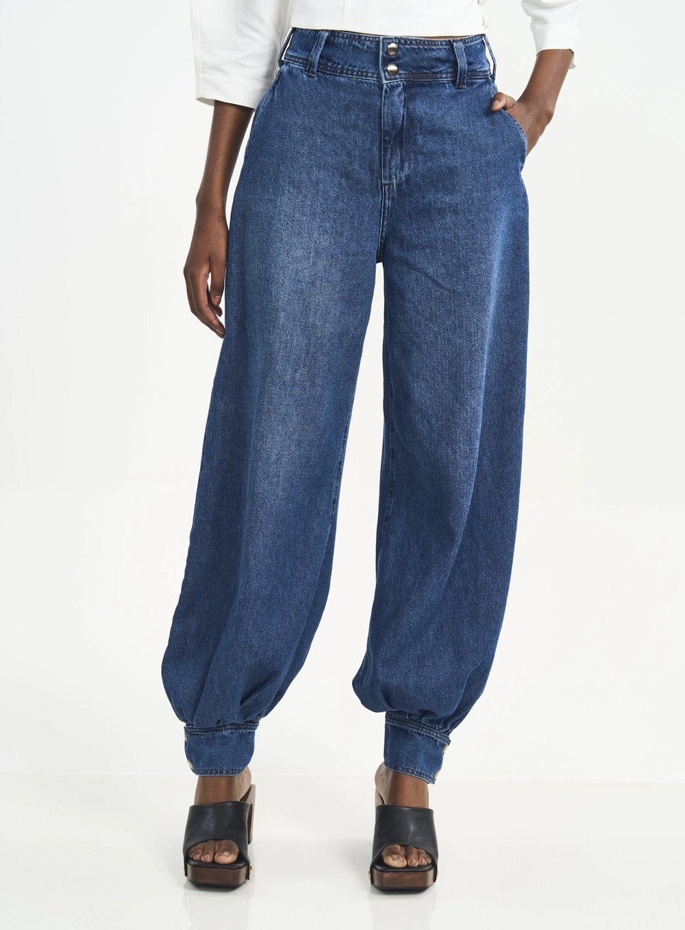 Calça Feminina Jeans Balloon Com Bolsos Índigo