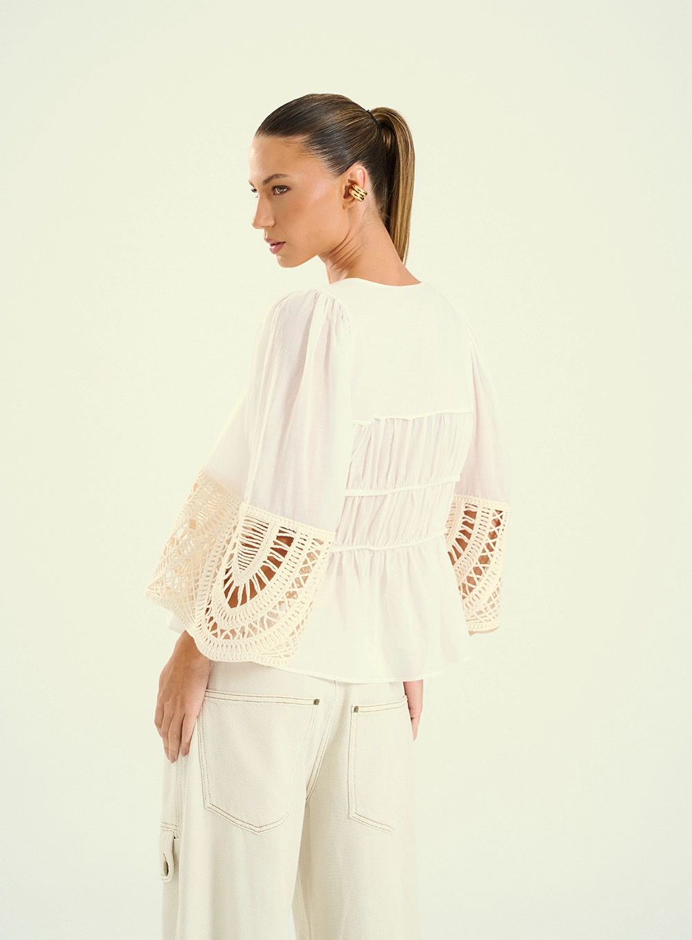 Blusa Feminina Com Aplicação De Renda Off Shell 2