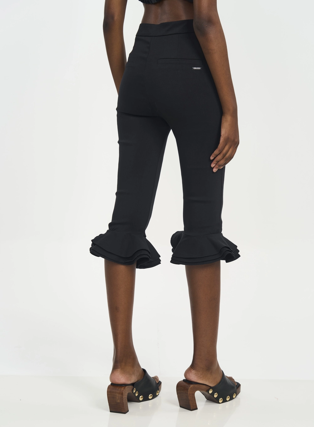 Calça Feminina Cropped Com Babados Preto