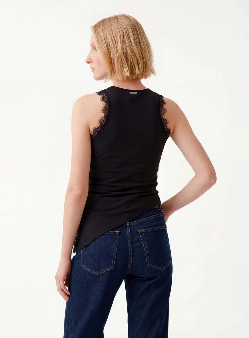 Blusa Slim Assimétrica Detalhe Renda Preto 2