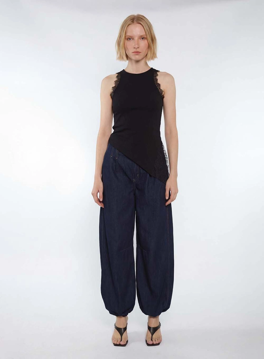 Blusa Slim Assimétrica Detalhe Renda Preto 4