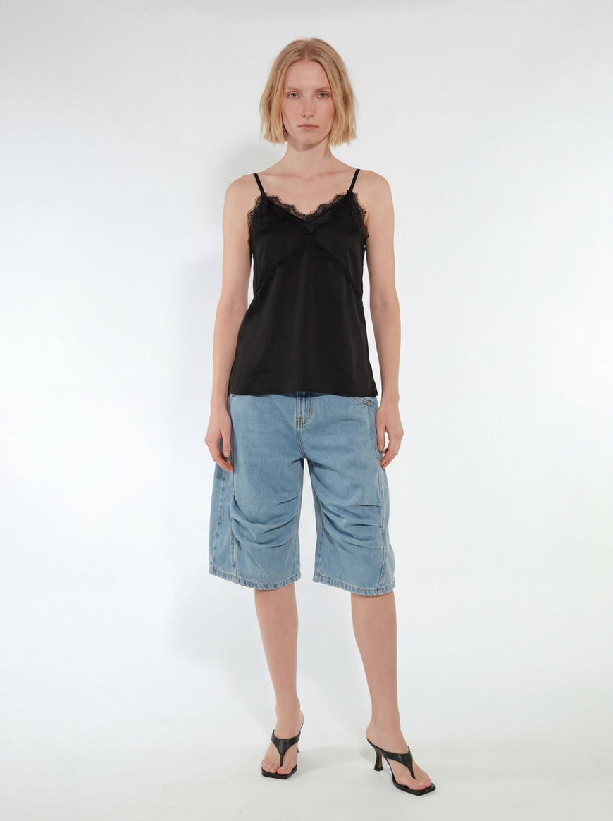 Blusa Comfort Com Detalhe Renda Preto 2