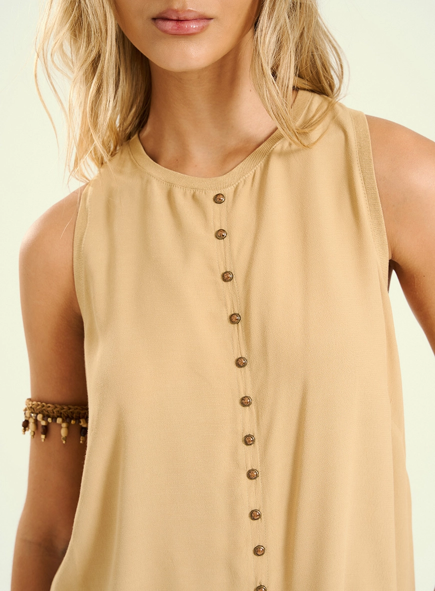 Blusa Feminina Com Aplicação Bege 3
