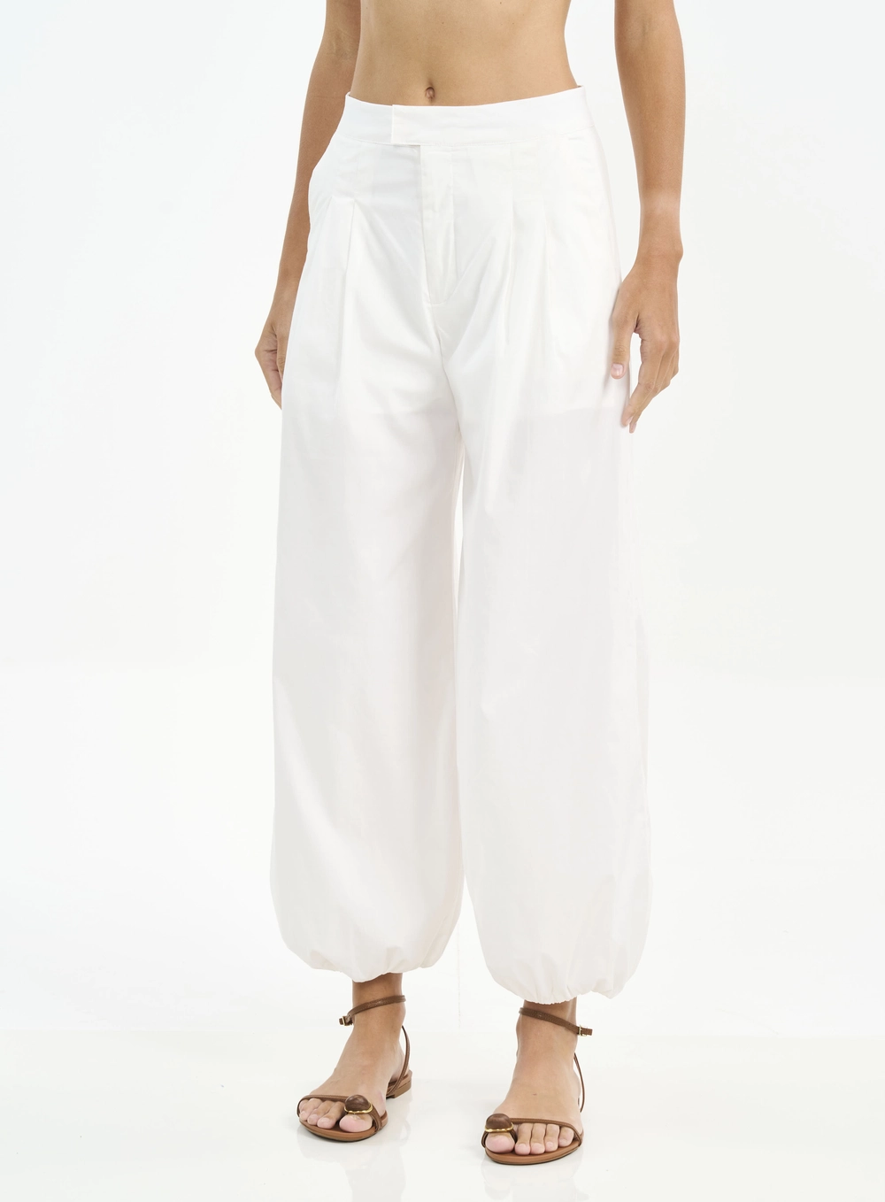 Calça Feminina Balloon Com Pregas Off Shell