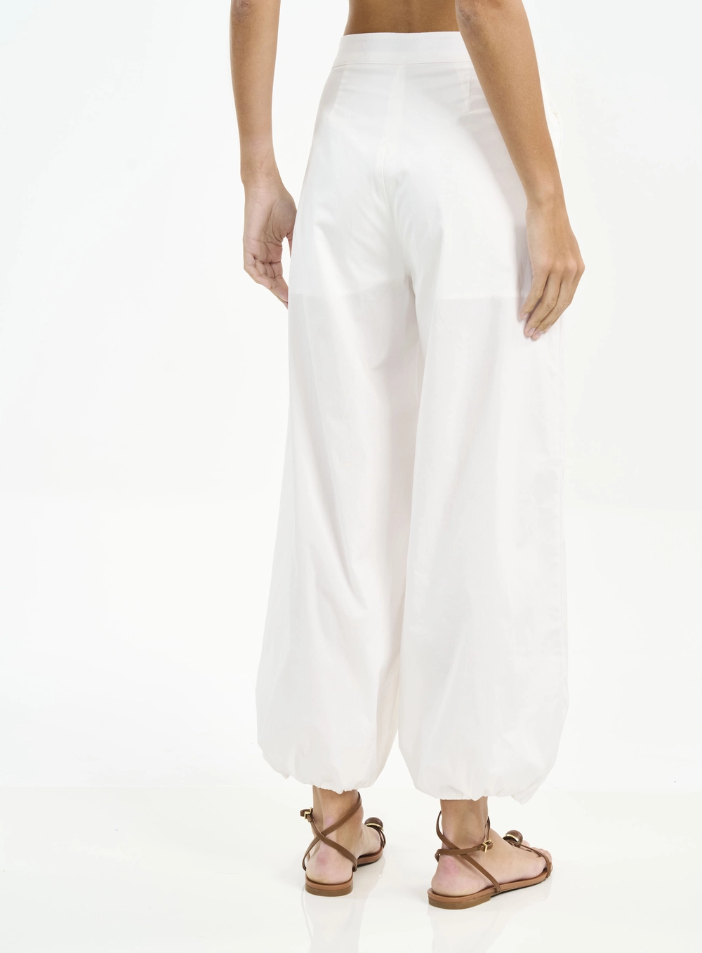 Calça Feminina Balloon Com Pregas Off Shell