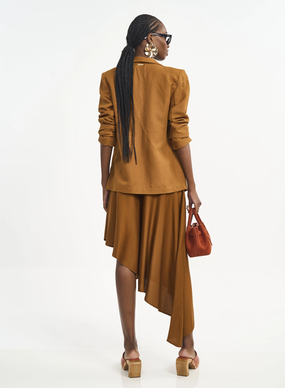 Calça Feminina Fluida Com Assimetria Marrom