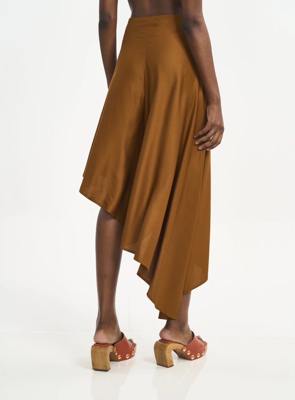 Calça Feminina Fluida Com Assimetria Marrom