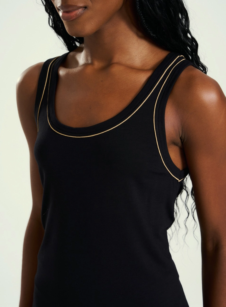Regata Feminina Com Decote U Preto 3