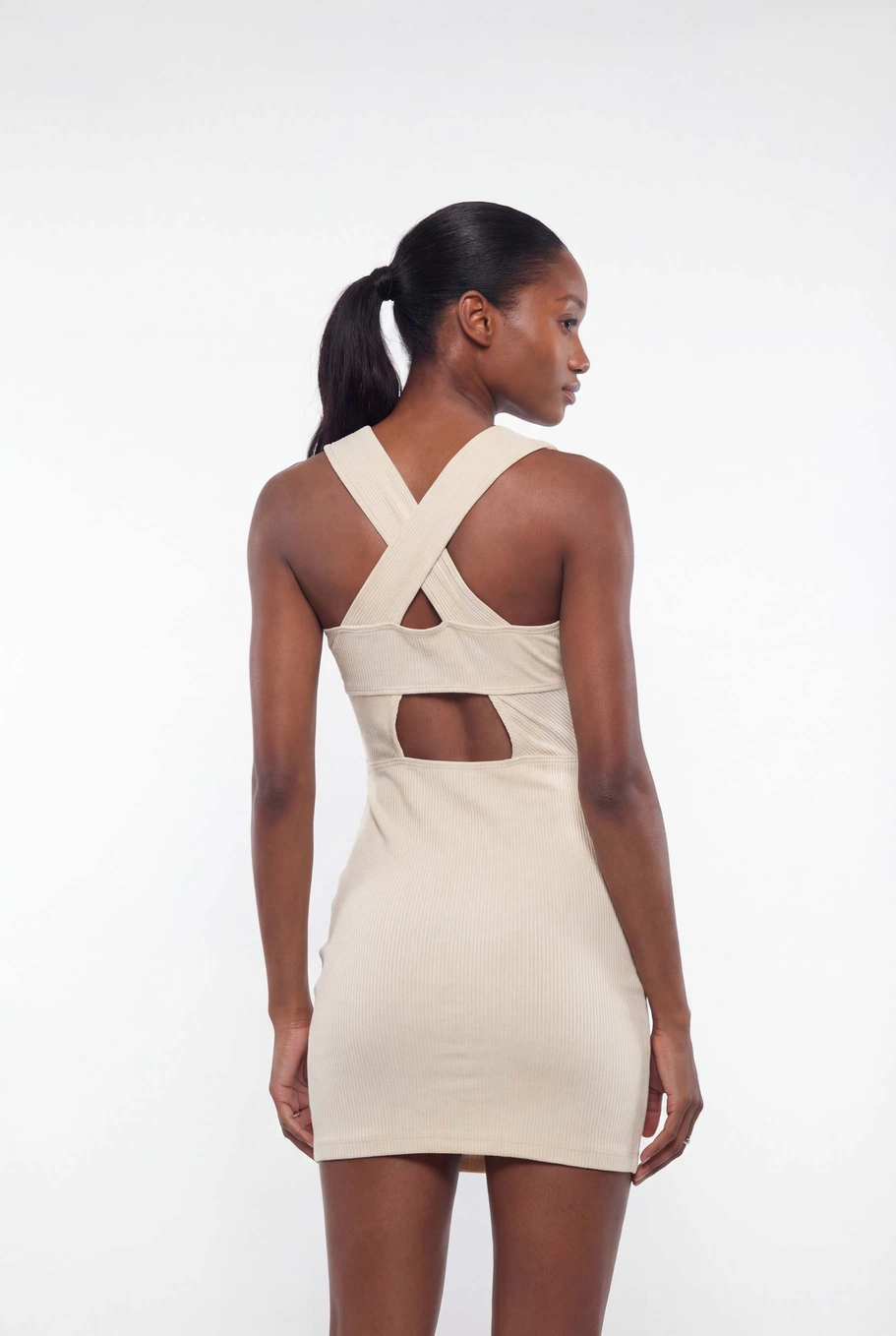 Vestido Curto Canelado Slim Bege 4