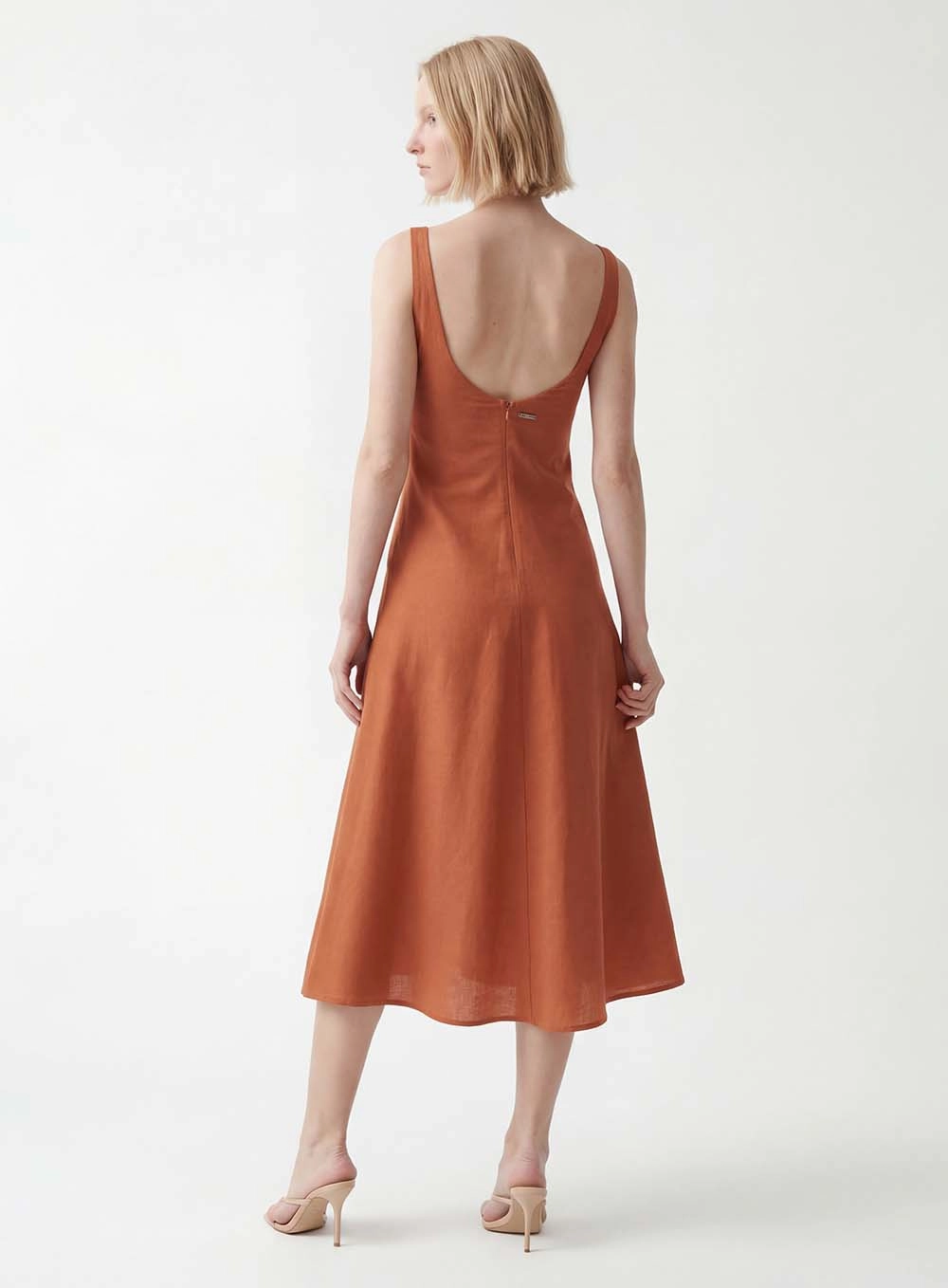 Vestido Midi Slim Com Fenda Marrom 2