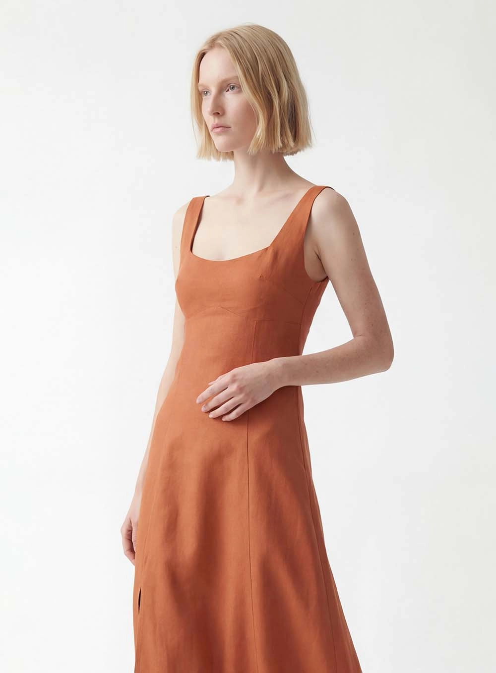 Vestido Midi Slim Com Fenda Marrom 3