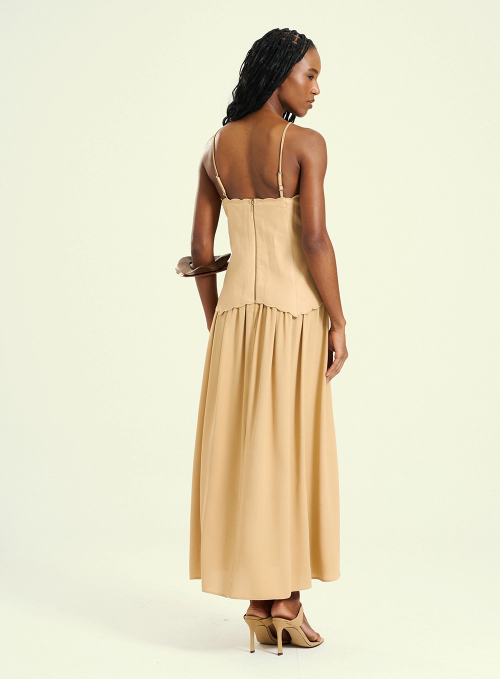 Vestido Feminino Longo Com Recorte Escalopado Bege 2