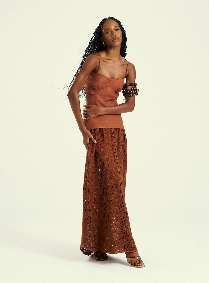 Vestido Feminino Longo Bordado Com Recortes Marrom 4