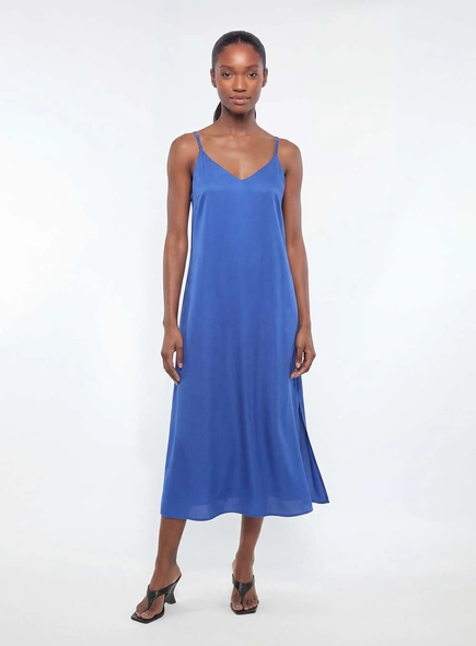 Vestido Midi Solto Com Fenda