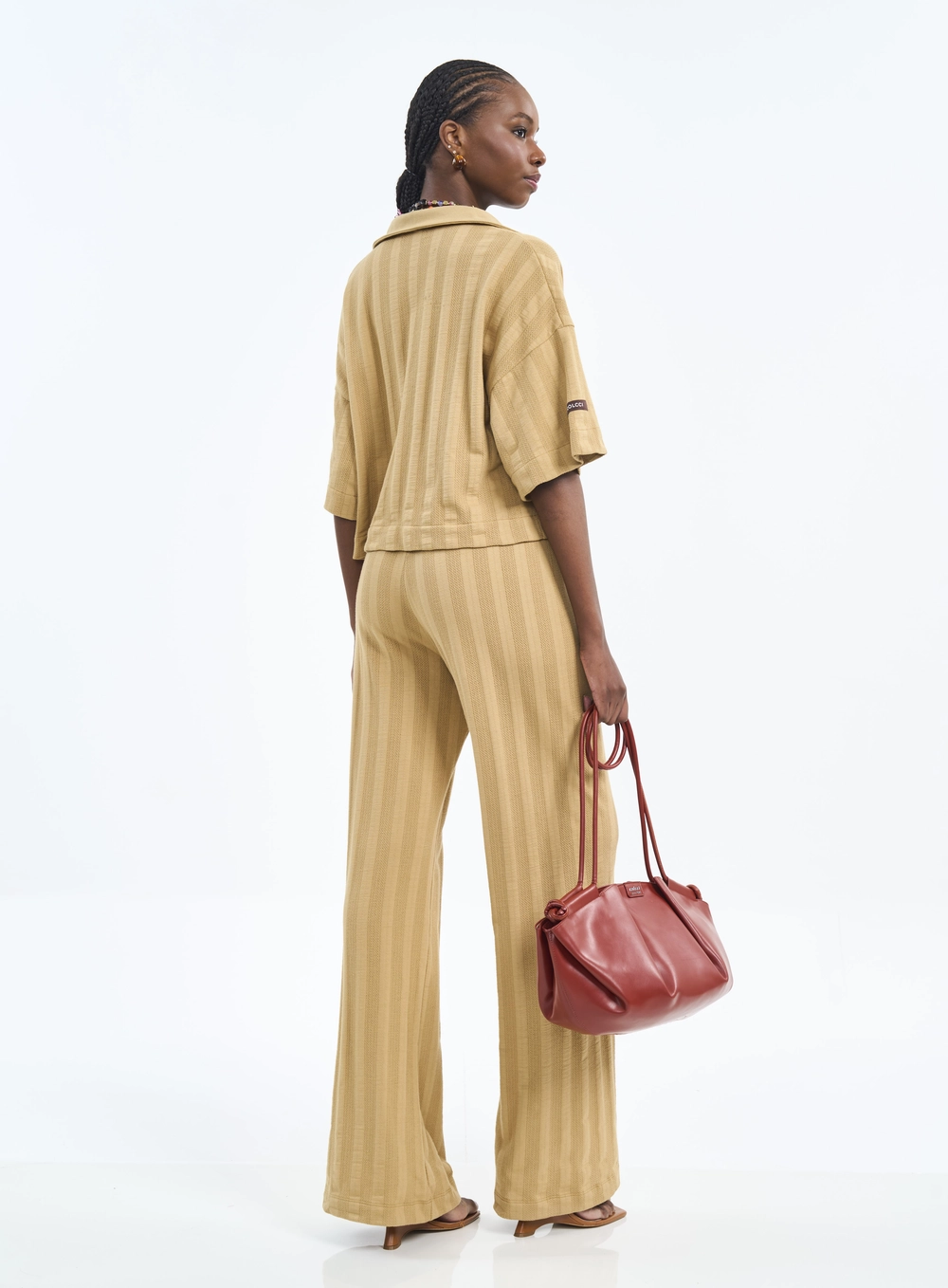 Calça Feminina Pantalona Com Textura Bege Soybean