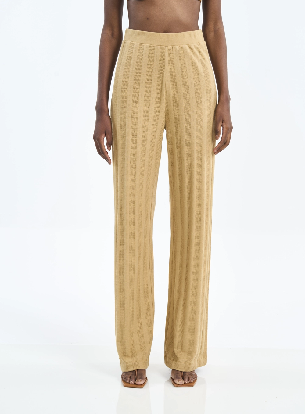 Calça Feminina Pantalona Com Textura Bege Soybean