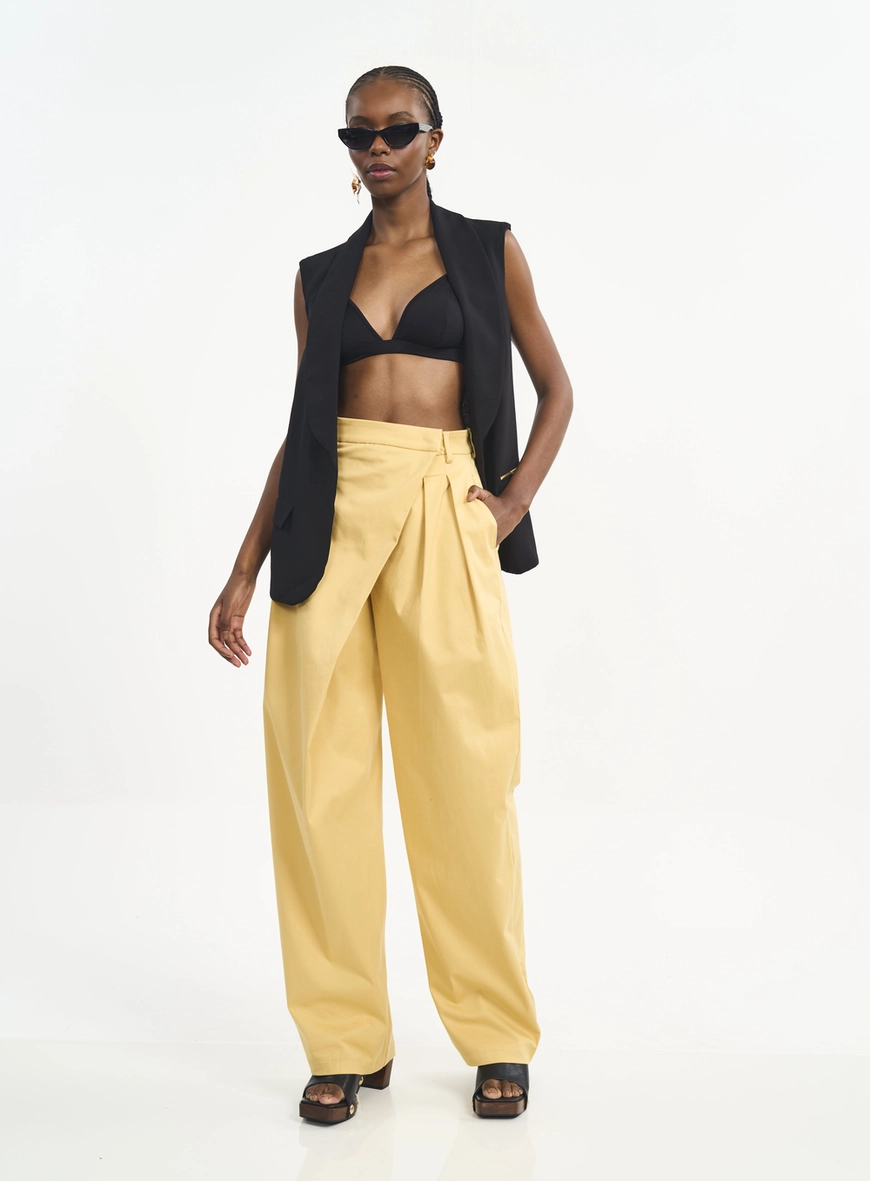 Calça Feminina Pantalona Com Transpasse E Pregas