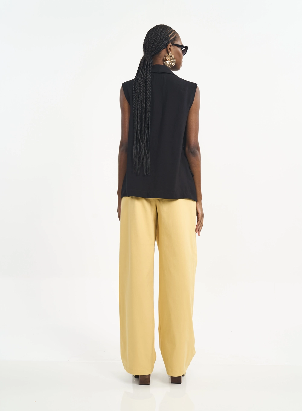 Calça Feminina Pantalona Com Transpasse E Pregas Bege