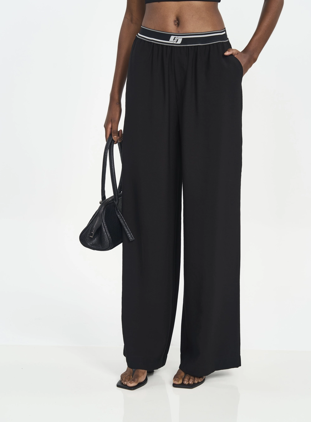 Calça Feminina Pantalona Com Logo Preto