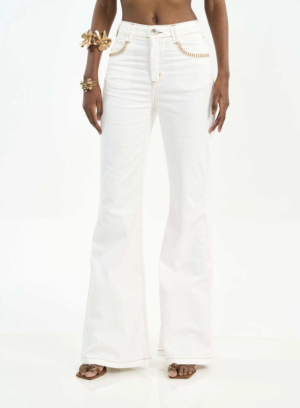 Calça Feminina Bruna Boot Cut Com Bolsos Off Shell