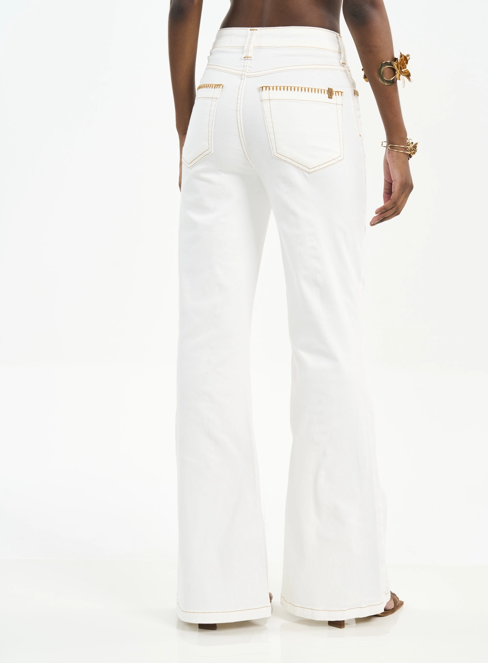 Calça Feminina Bruna Boot Cut Com Bolsos Off Shell