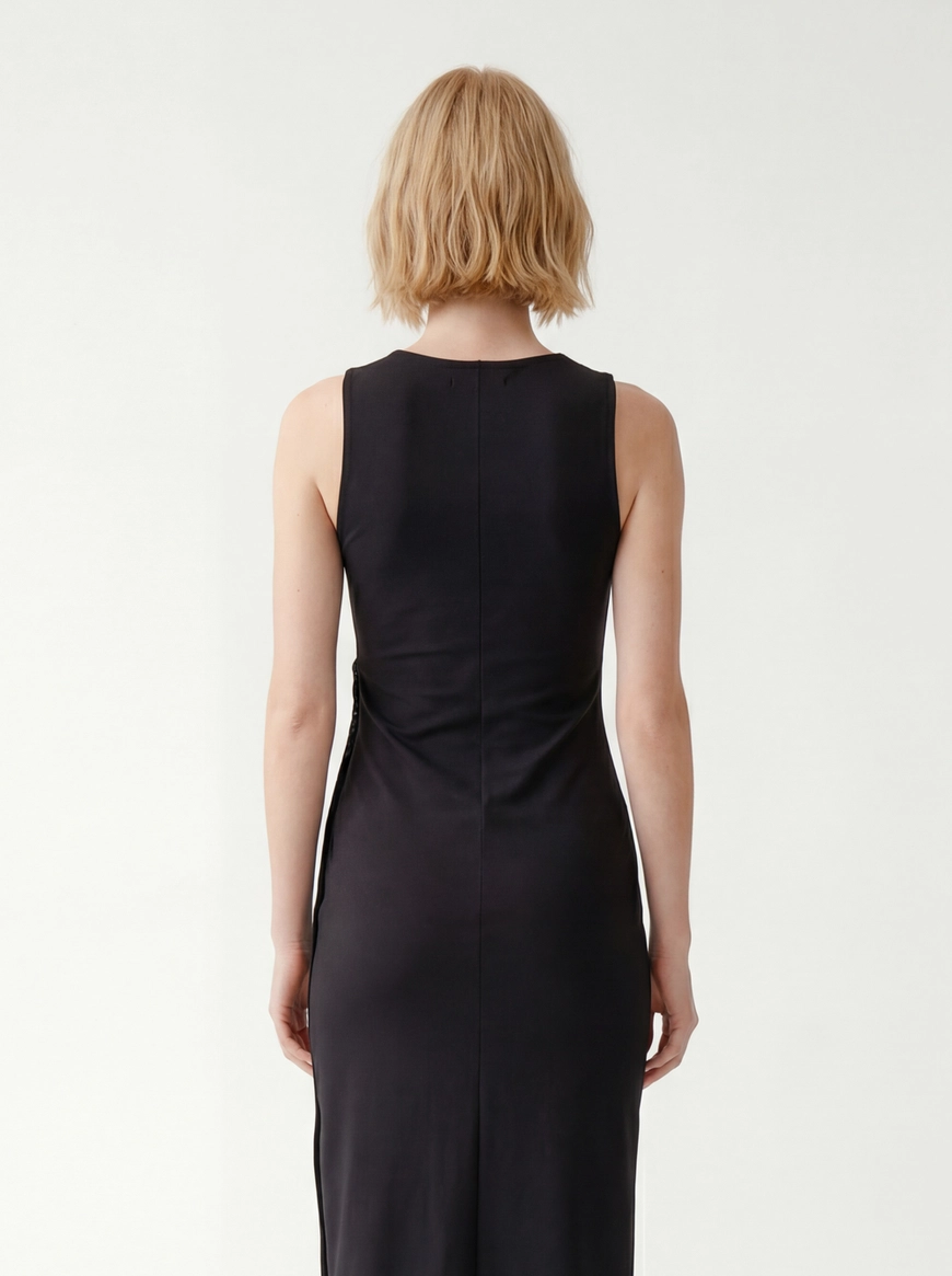 Vestido Midi Slim Com Detalhe Metal Preto 4