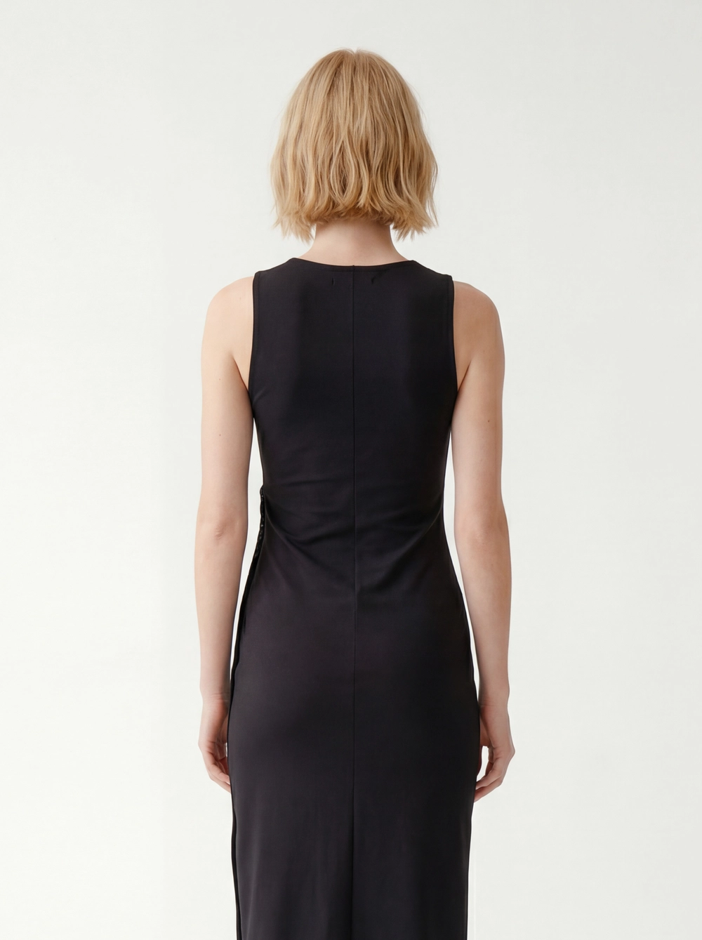 Vestido Midi Slim Com Detalhe Metal Preto 4